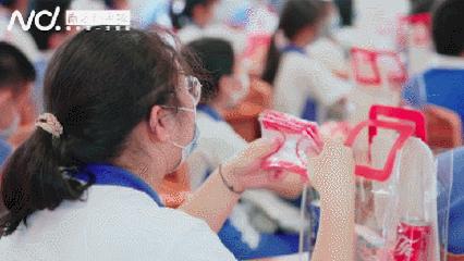 DƬ